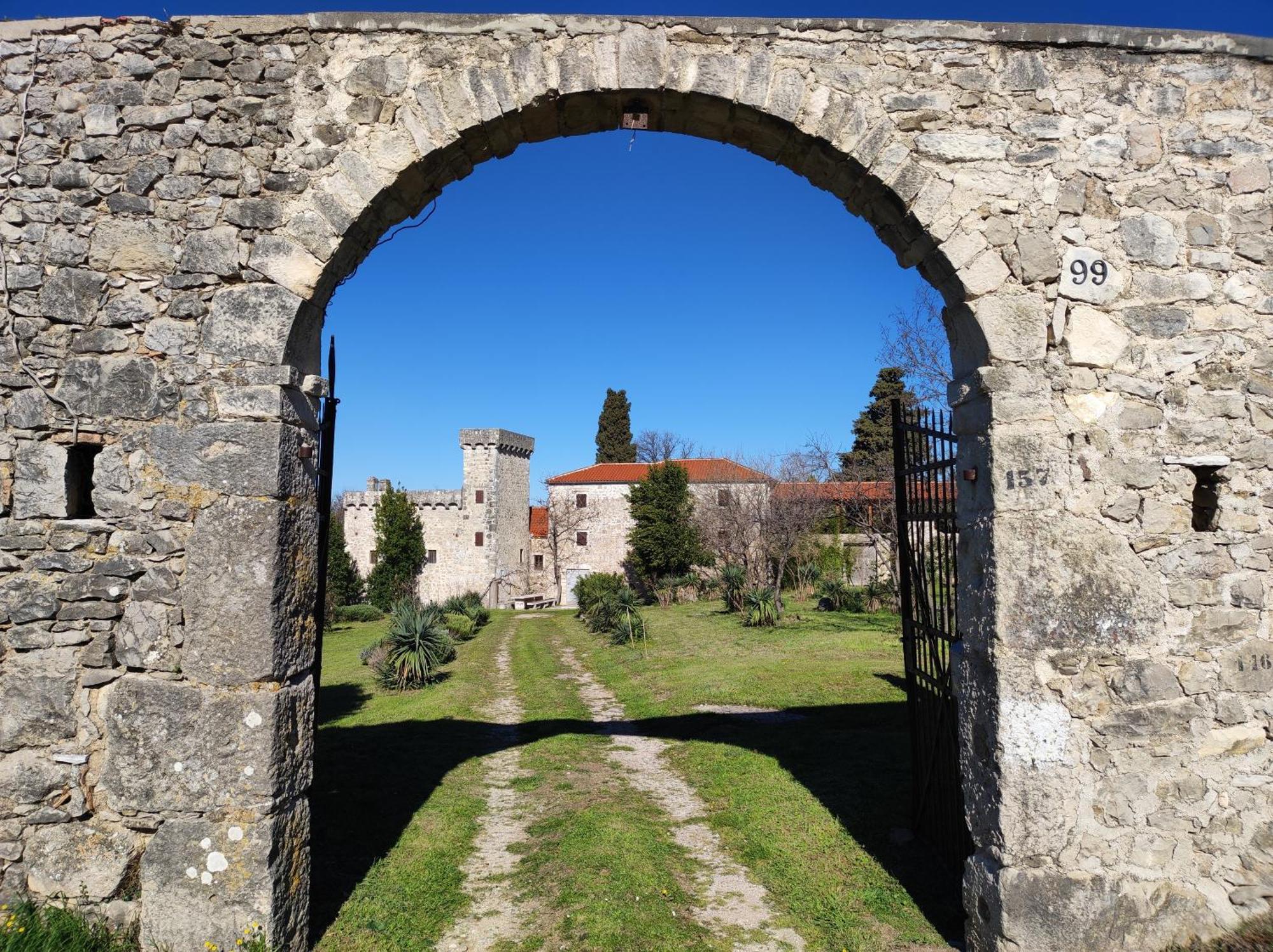 Jankovich Castle Apartamento Benkovac Exterior foto